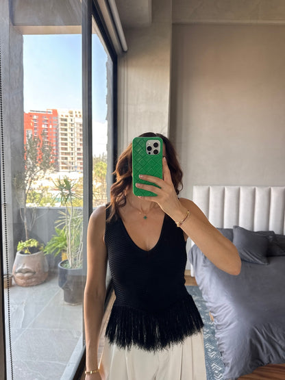 Blusa sin mangas tejida con flecos negra