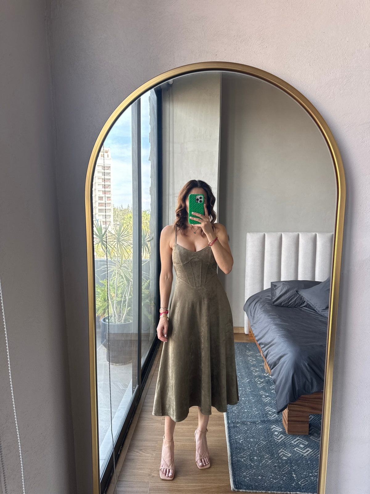 Vestido midi tirantes gamuza olivo