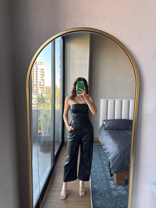 Jumpsuit strapless negro tipo piel