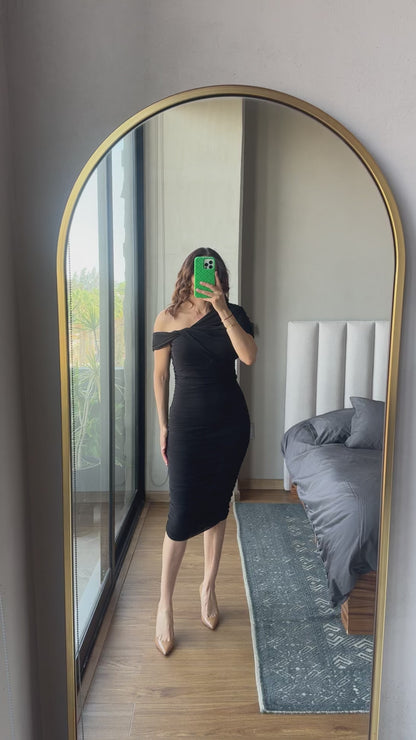Vestido midi off shoulder negro