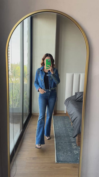 Chamarra denim con studs