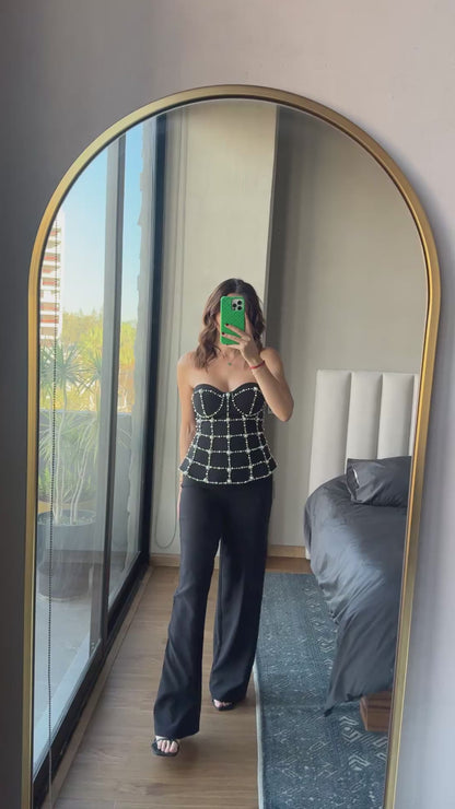 Set blusa strapless con aplicaciones y pantalón negro