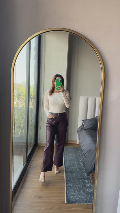 Pantalón tipo piel tinto