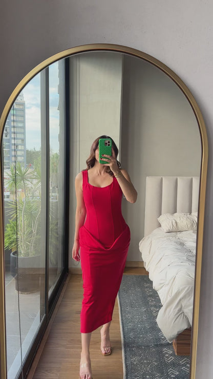 Vestido midi con satín rojo