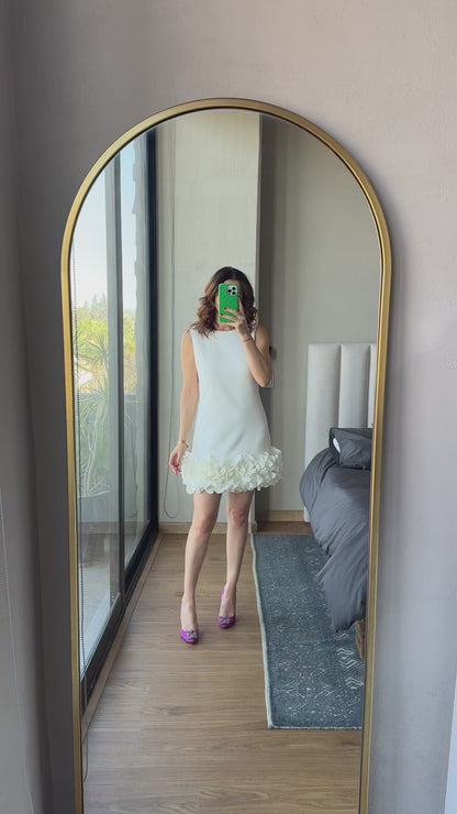 Vestido corto detalle bastilla
