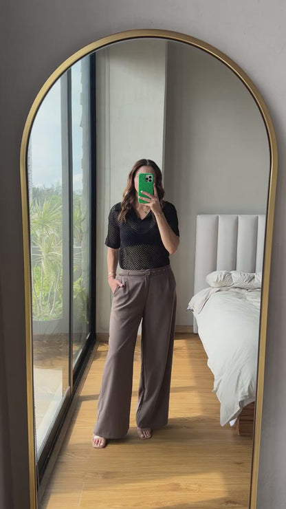 Pantalón café con cinto