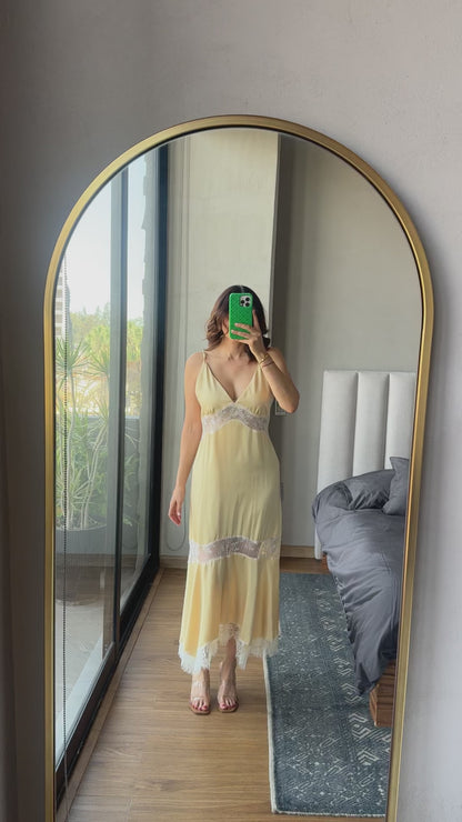 Vestido maxi satín con lace amarillo