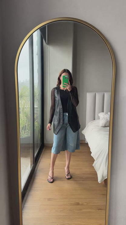 Chaleco dos botones tipo piel negro