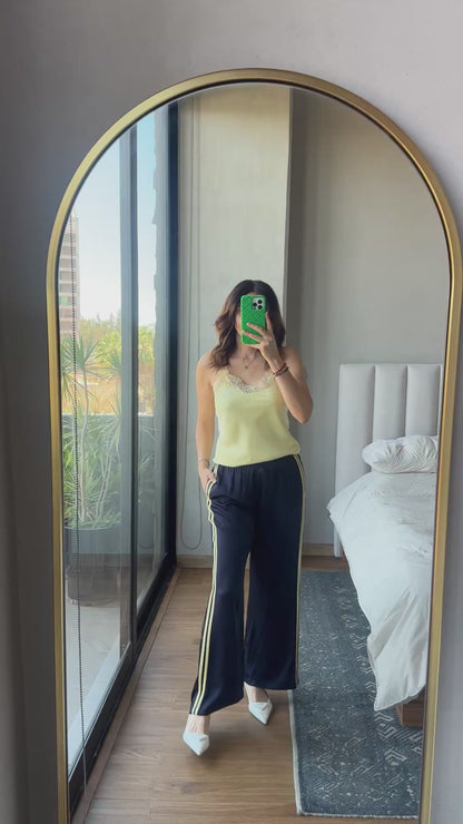 Track pants satín con linea navy