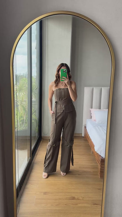 Set blusa strapless y pantalón cargo olivo