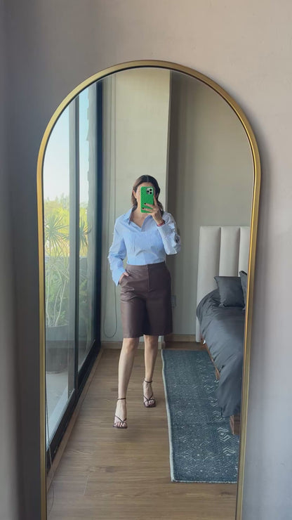 Bermuda tipo piel café