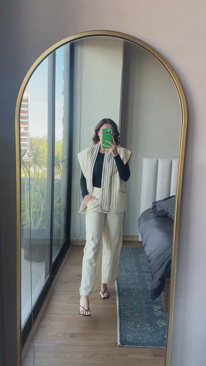 Chaleco beige bordado