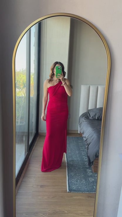 Vestido maxi strapless con detalle tela cuello rojo