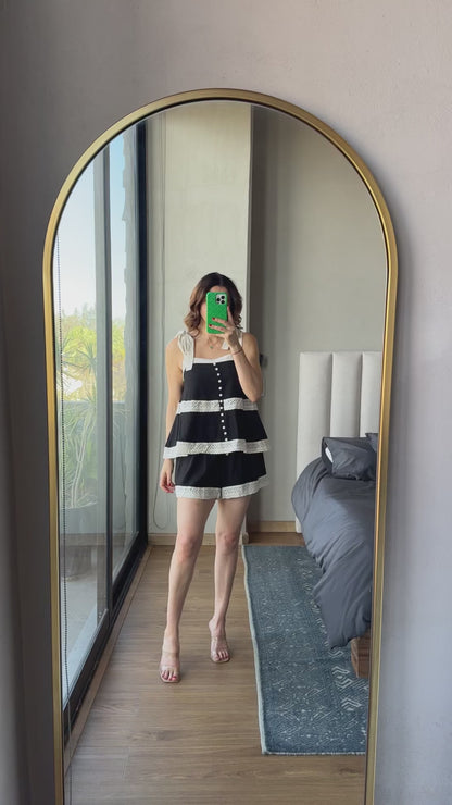 Set blusa y short negro con detalle crochet