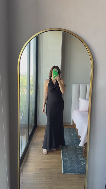 Vestido maxi halter negro satín