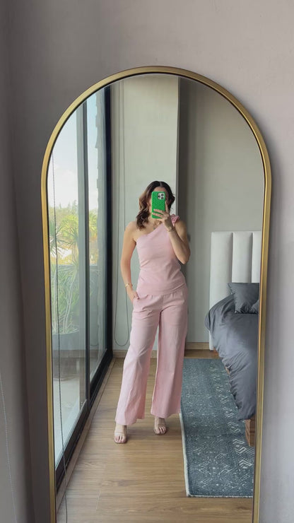 Set blusa one shoulder flor y pantalón rosa
