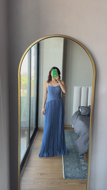 Vestido maxi strapless falda plisada