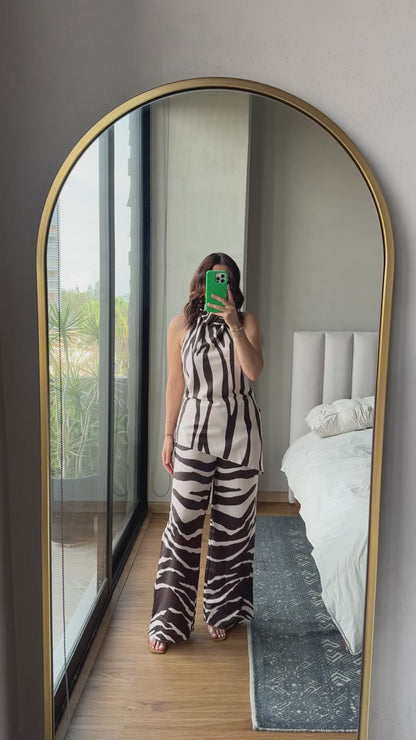 Set blusa halter y pantalón print tipo zebra café