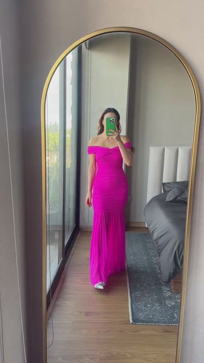 Vestido maxi off shoulder mesh magenta