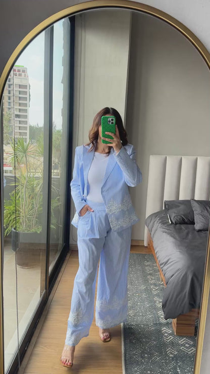 Set blazer y pantalón rayas con detalle lace