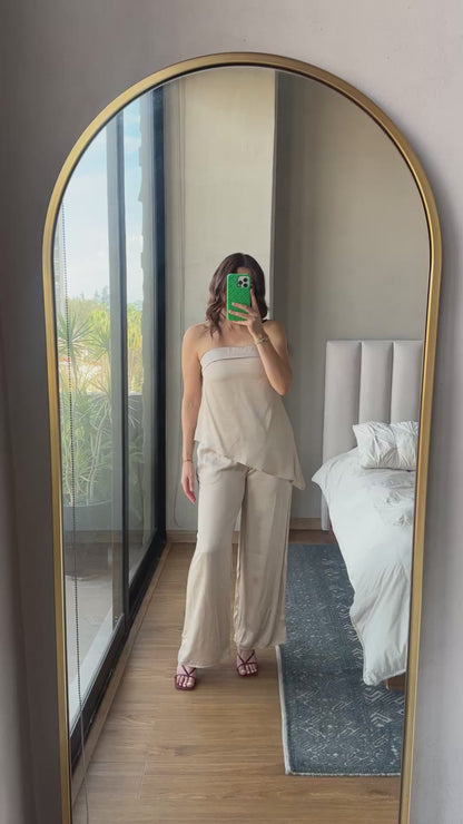 Set satín blusa strapless y pantalón arena
