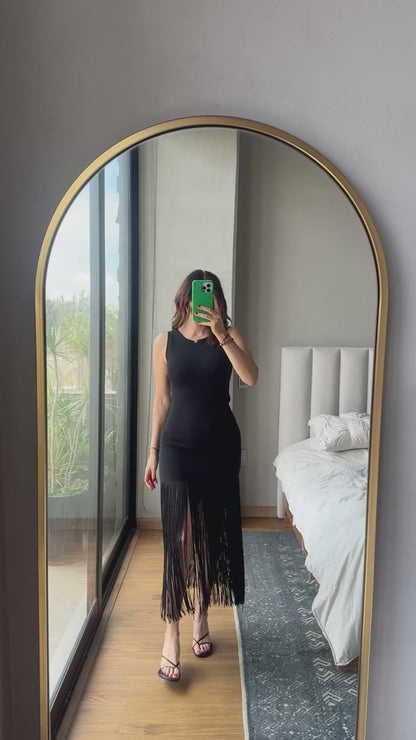 Vestido midi con detalle flecos negro