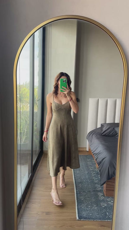 Vestido midi tirantes gamuza olivo