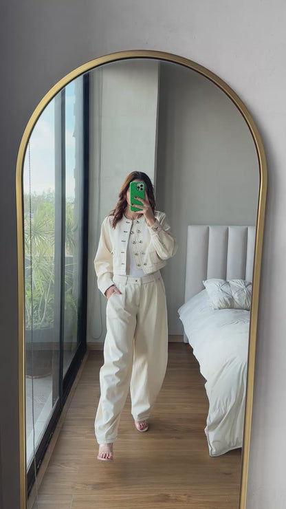 Set chamarra botones y pantalón barrel denim avena