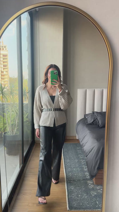 Pantalón tipo piel negro