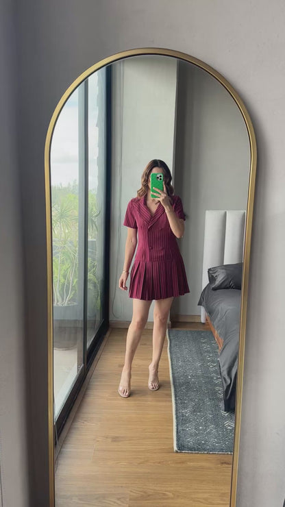 Vestido corto rayas gis falda plisada tinto