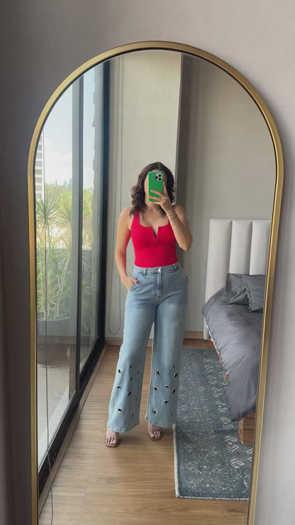 Body tirantes detalle V rojo