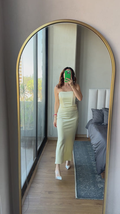 Vestido strapless satín amarillo