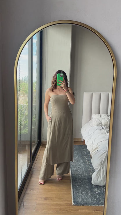 Set blusa larga strapless con pantalón lino