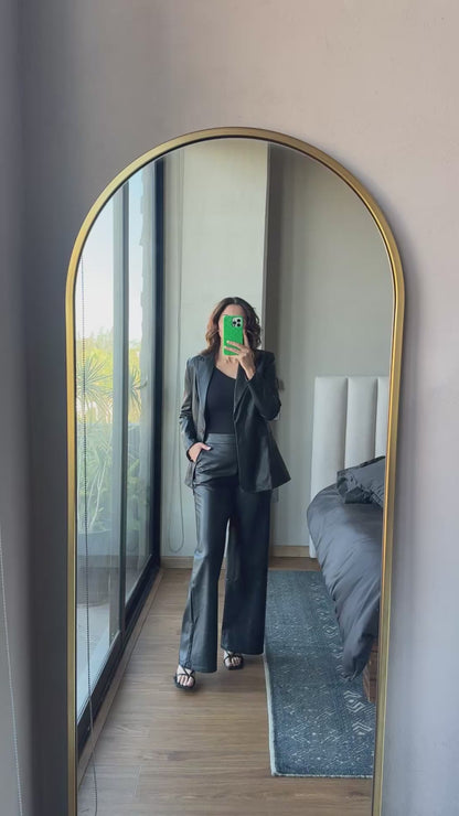 Set blazer y pantalón tipo piel negro