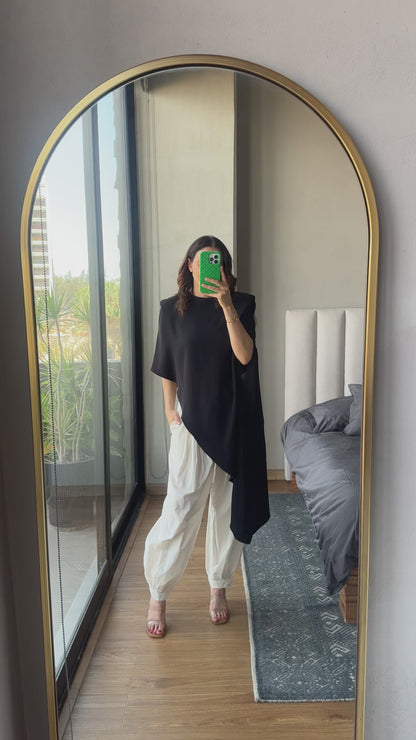 Blusa asimétrica negra