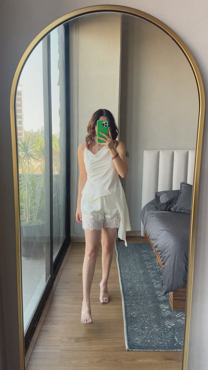 Blusa tirantes asimétrica crema