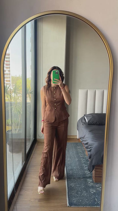 Set pantalón y chaleco tipo suede café