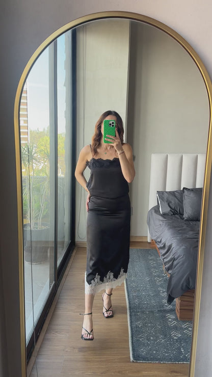 Falda midi negra satín con lace