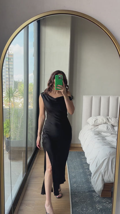 Vestido maxi satín negro