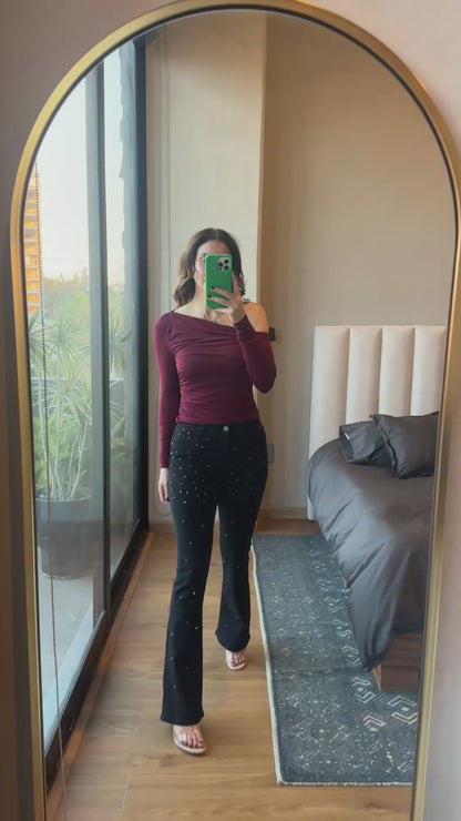 Jeans flare con aplicaciones al frente