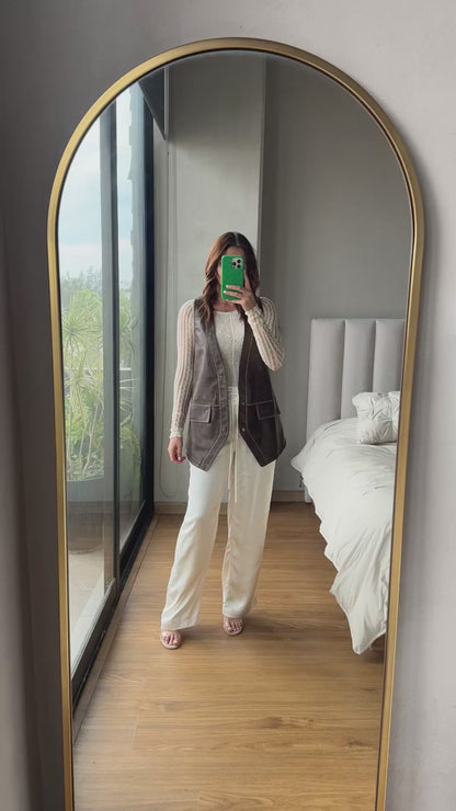 Chaleco dos botones tipo piel moka