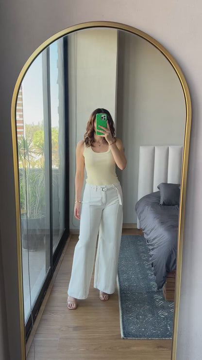 Jeans ivory con detalle cinturón