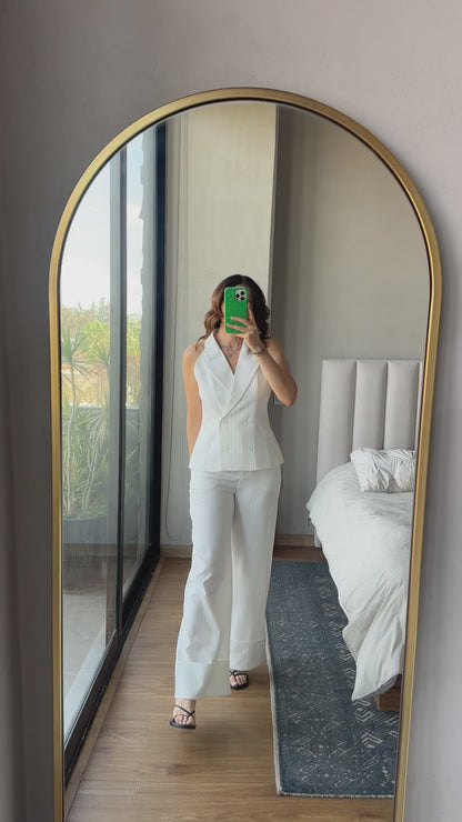 Set chaleco halter y pantalón blanco linea gris