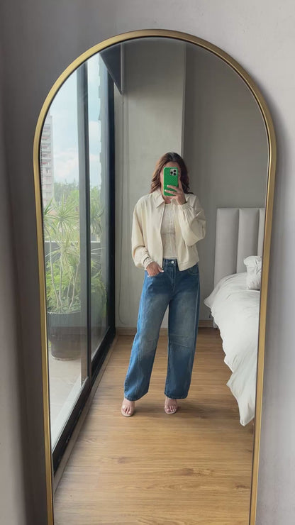 Chamarra con cierre color crema