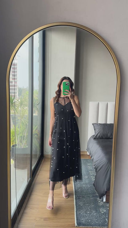 Vestido midi mesh con perlas detalle espalda