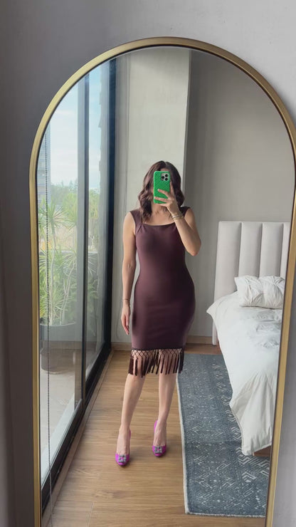 Vestido midi con detalle fringe café