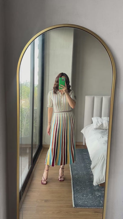 Vestido midi cuello polo tejido lineas