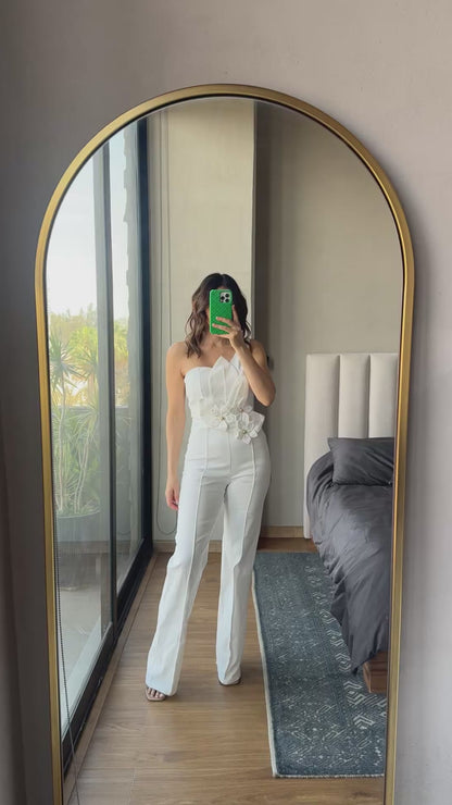 Jumpsuit one shoulder con detalle flores denim blanco