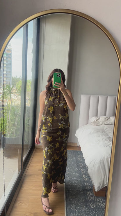 Set blusa halter y falda maxi print flores satín