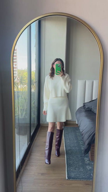 Set sweater y falda tejido crema